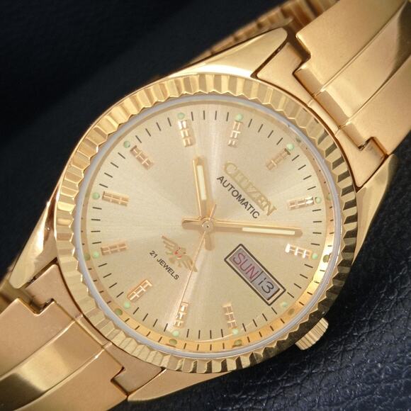 Vintage 1981 Citizen Automatic Mens Gold Watch W/daydate & Gold accents - Picture 1 of 10